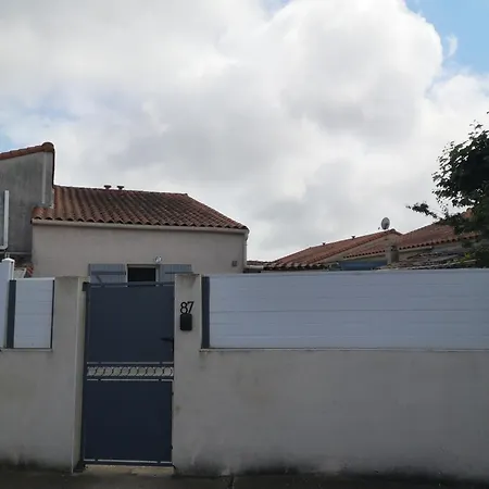 A Vic Avec Piscine Collective בית נופש