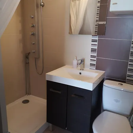 Holiday home A Vic Avec Piscine Collective *
